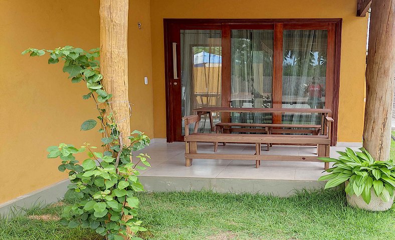 2 Bedroom Beach House, Private Jacuzzi, 5min walk to the bea